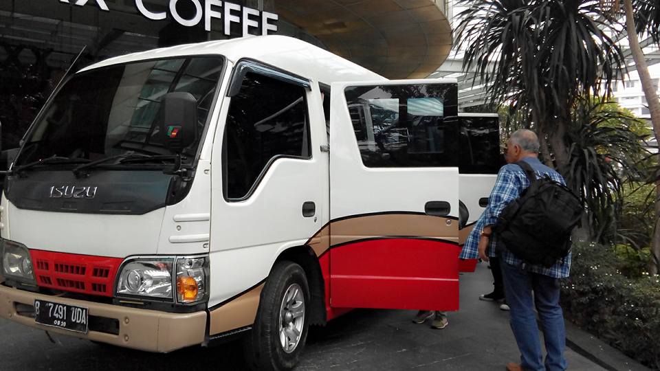 Minibus Vehicle Medan Parapat Tour Sumatra Indonesia